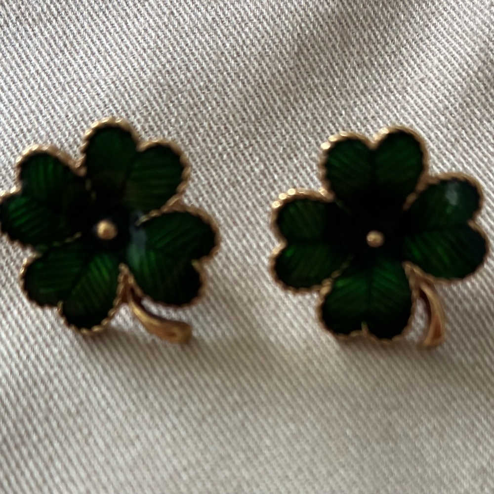 Elegant Green Enameled, 4 Leaf Clover, 3/4," Post Earrings
